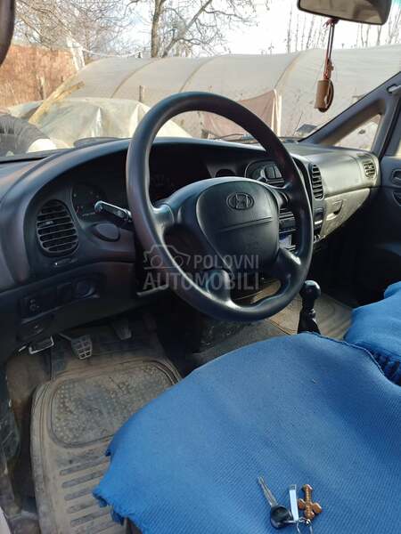 Hyundai H-1 