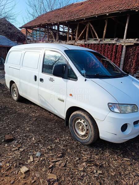 Hyundai H-1 