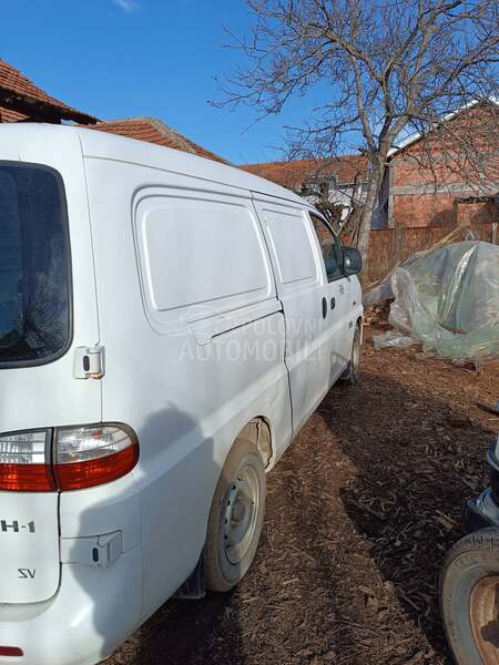 Hyundai H-1 