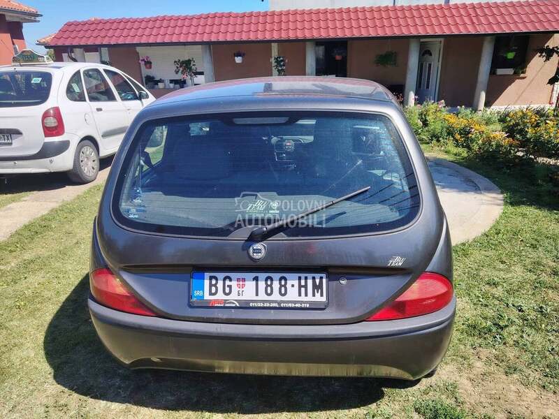Lancia Ypsilon 