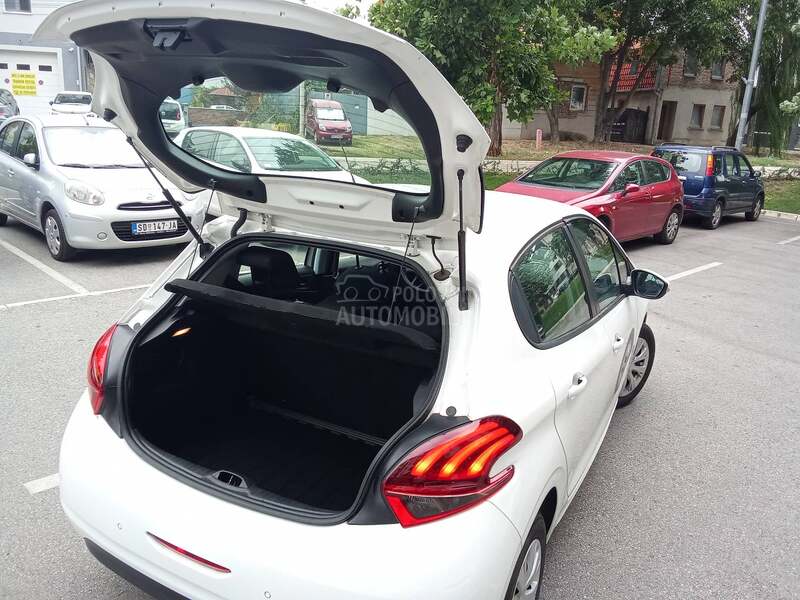 Peugeot 208 7,7,0,0,0 k,m
