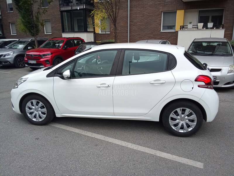 Peugeot 208 7,7,0,0,0 k,m