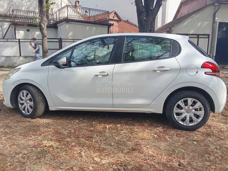 Peugeot 208 7,7,0,0,0 k,m