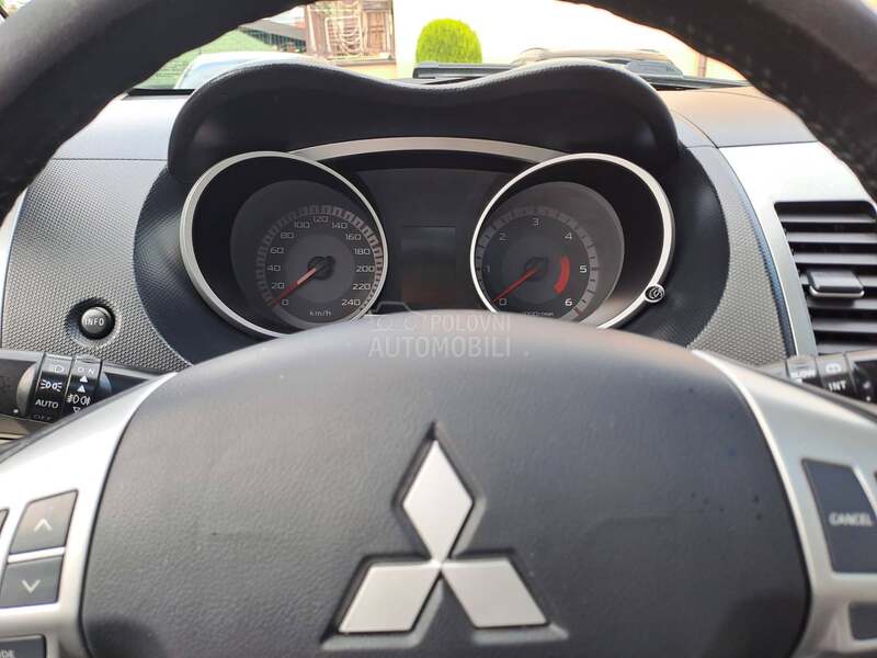 Mitsubishi Outlander 2.0 TDi 7sed