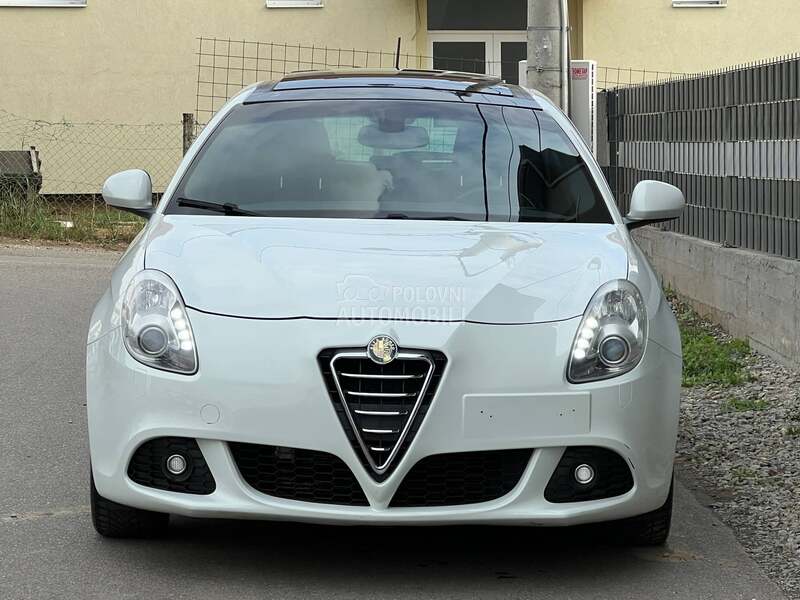 Alfa Romeo Giulietta Pano/CH/Distincive