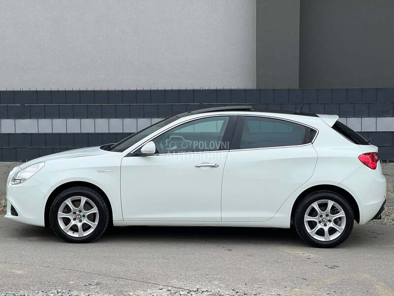 Alfa Romeo Giulietta Pano/CH/Distincive