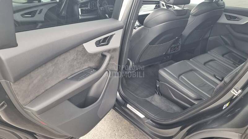 Audi Q7 S LINE