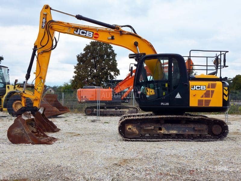 JCB JS131LC