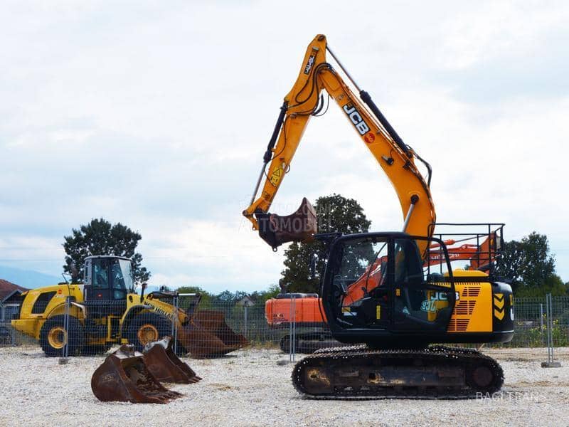 JCB JS131LC