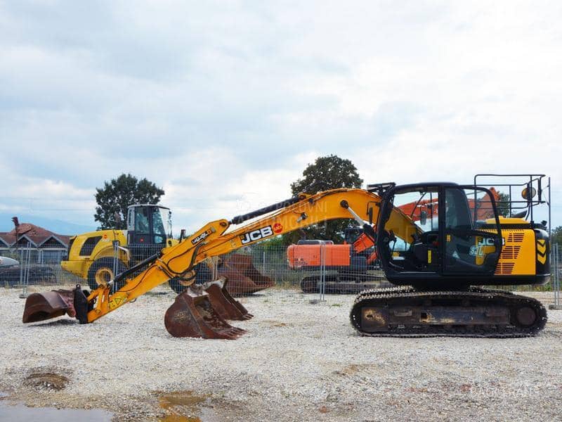 JCB JS131LC