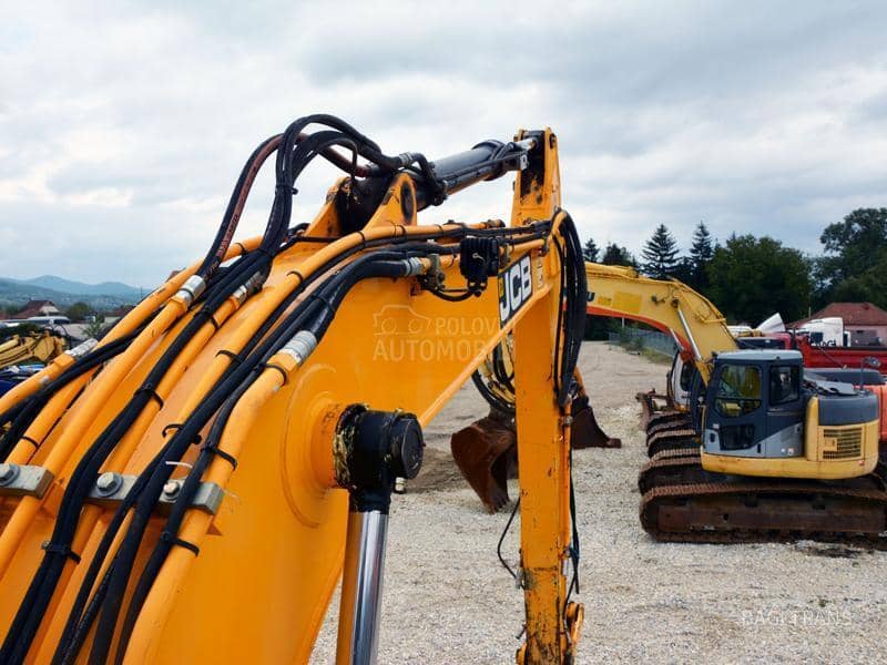 JCB JS131LC