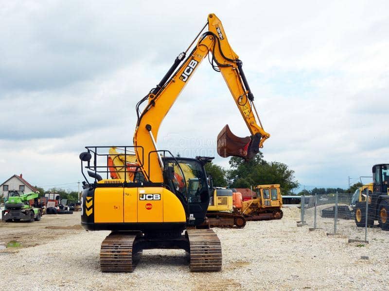 JCB JS131LC