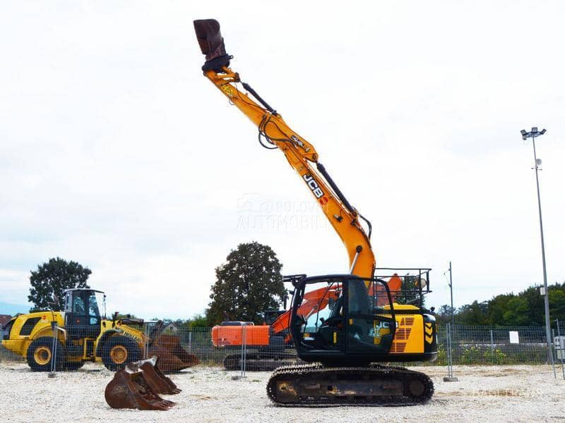 JCB JS131LC