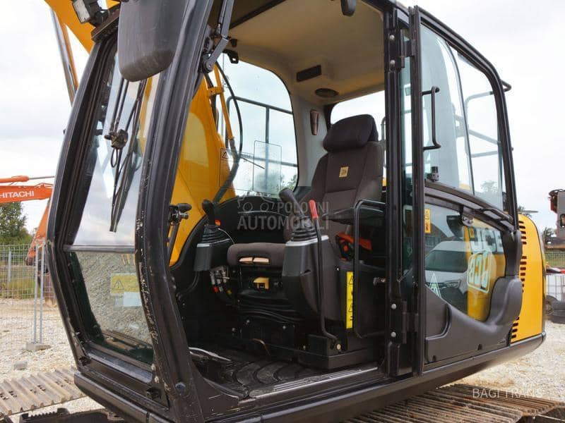 JCB JS131LC
