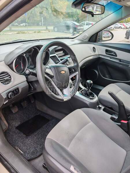 Chevrolet Cruze 1.6 LS plus