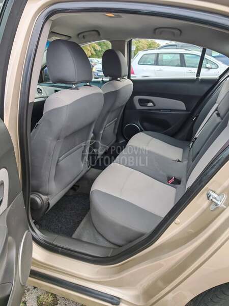 Chevrolet Cruze 1.6 LS plus
