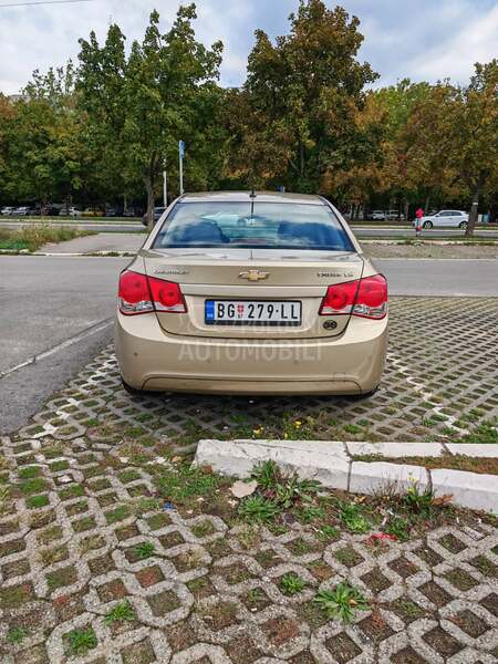 Chevrolet Cruze 1.6 LS plus