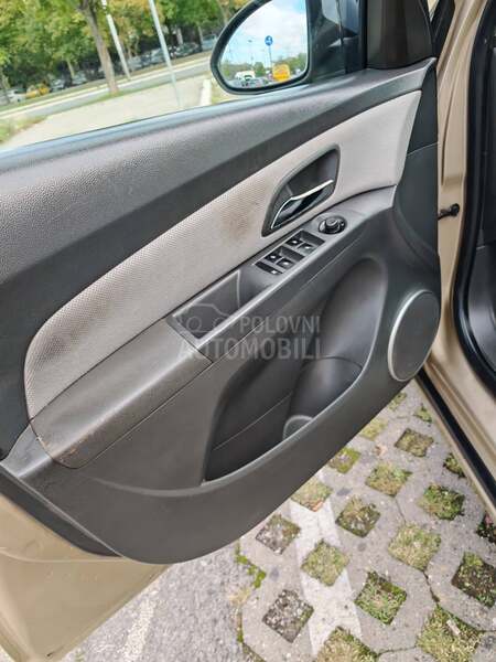 Chevrolet Cruze 1.6 LS plus