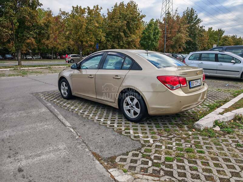 Chevrolet Cruze 1.6 LS plus