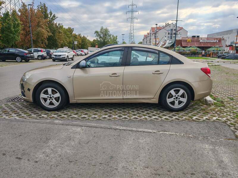 Chevrolet Cruze 1.6 LS plus