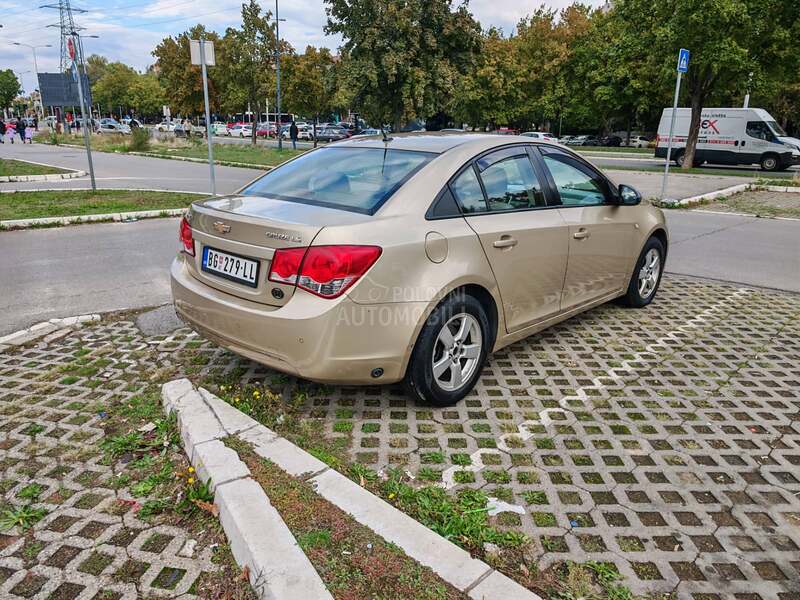 Chevrolet Cruze 1.6 LS plus