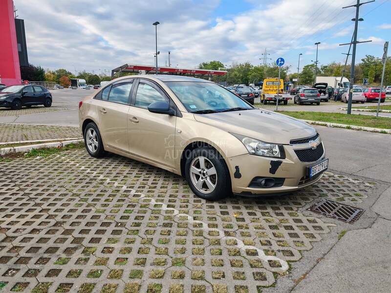 Chevrolet Cruze 1.6 LS plus
