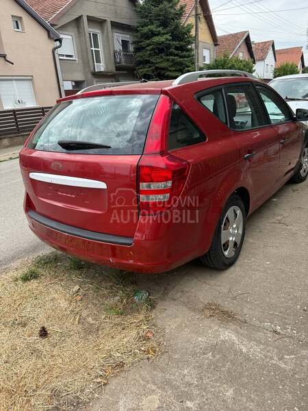 Kia cee`d sw 