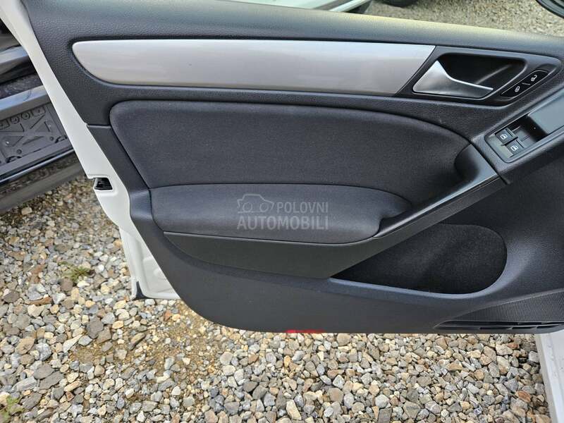 Volkswagen Golf 6 208.ooo  S.E.R.VISNA