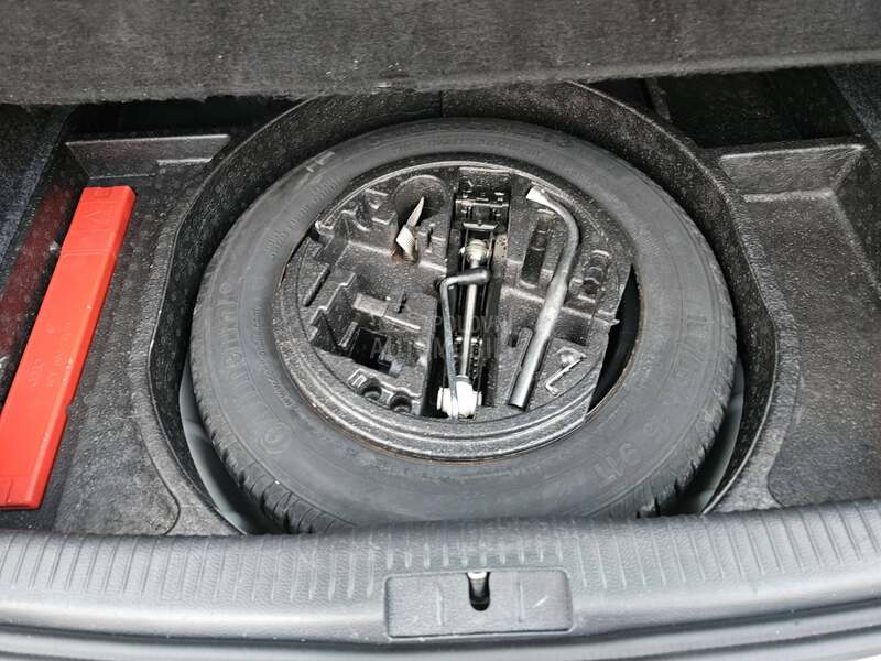 Volkswagen Golf 6 208.ooo  S.E.R.VISNA