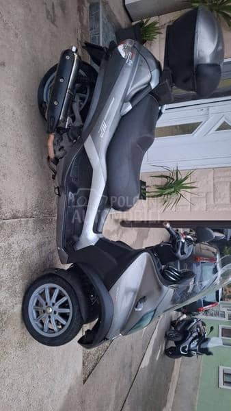 Piaggio MP3 b kategorija
