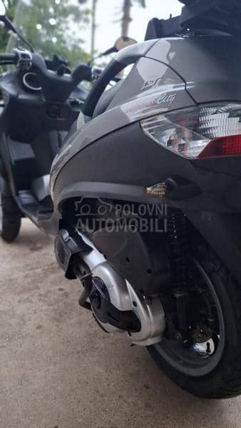 Piaggio MP3 b kategorija