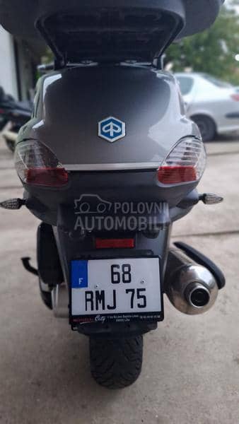 Piaggio MP3 b kategorija