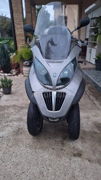 Piaggio MP3 b kategorija