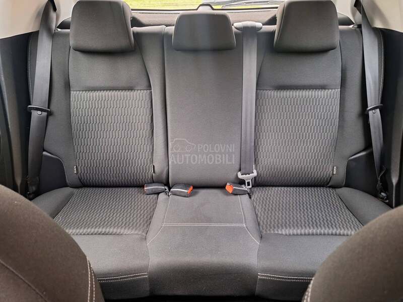 Peugeot 208 POGLEDATI TEXT