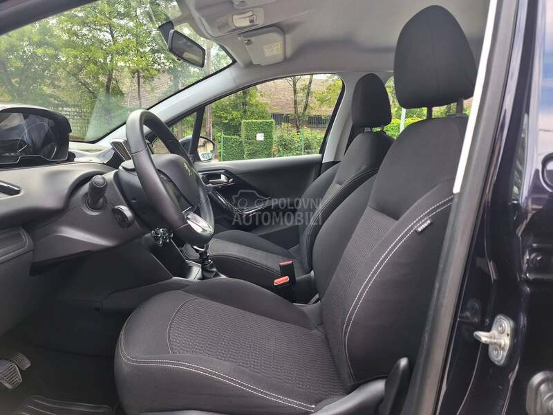 Peugeot 208 POGLEDATI TEXT