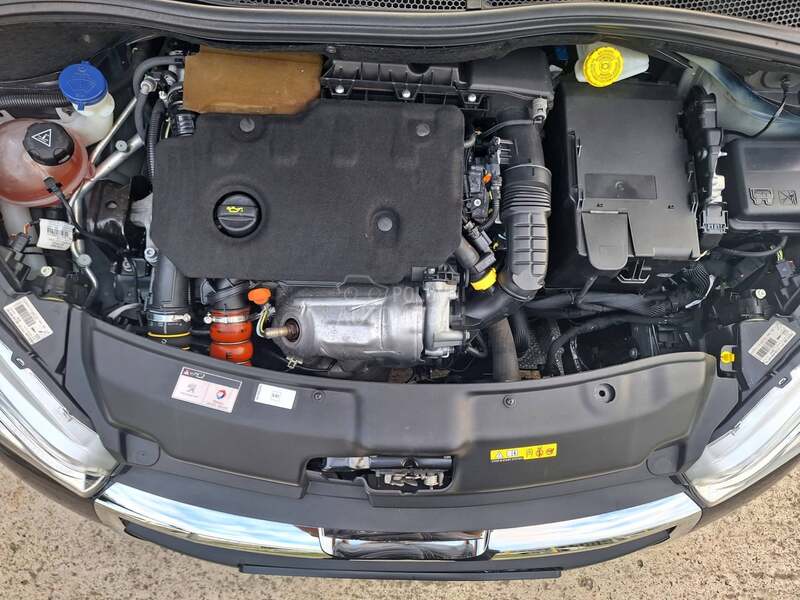 Peugeot 208 POGLEDATI TEXT