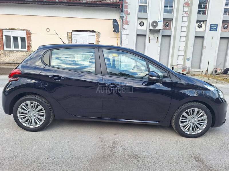 Peugeot 208 POGLEDATI TEXT