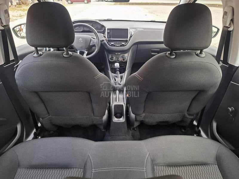 Peugeot 208 POGLEDATI TEXT