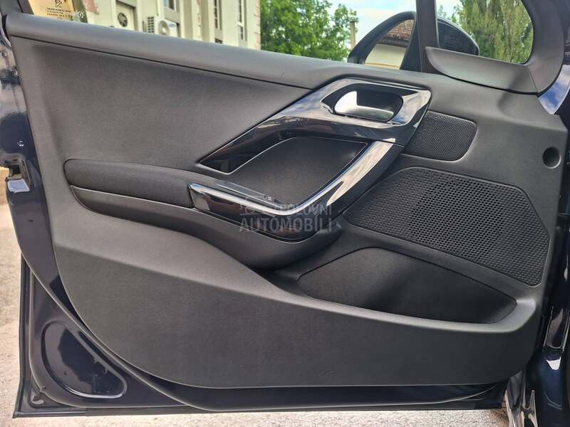 Peugeot 208 POGLEDATI TEXT