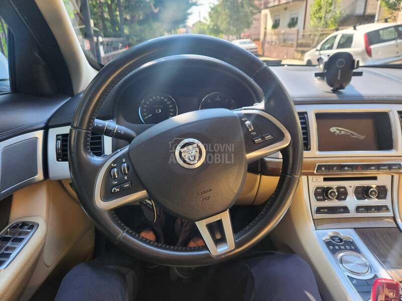 Jaguar XF 