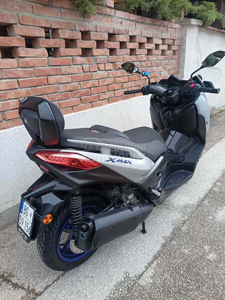 Yamaha X Max 300