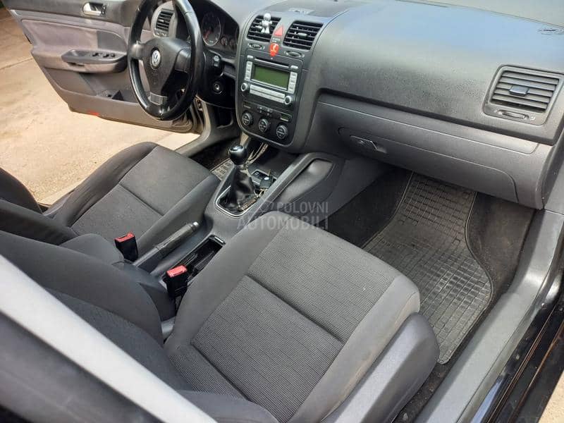 Volkswagen Golf 5 1.6. 8V