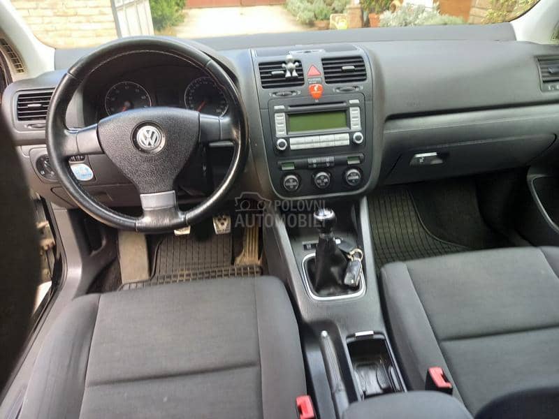 Volkswagen Golf 5 1.6. 8V