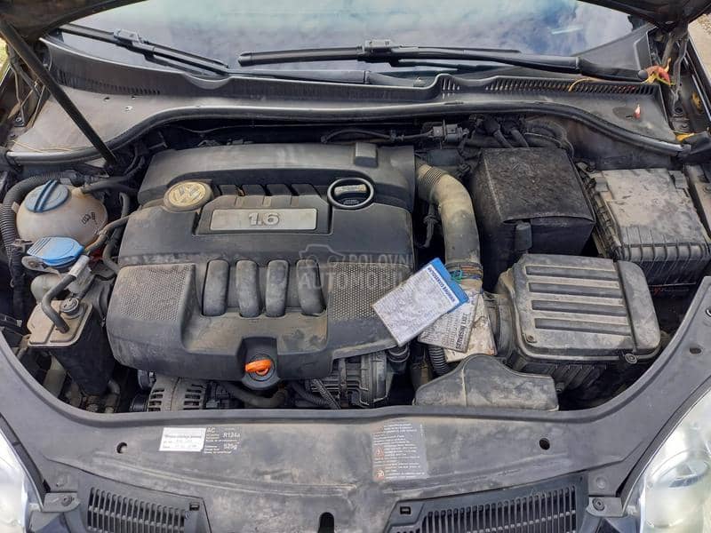 Volkswagen Golf 5 1.6. 8V
