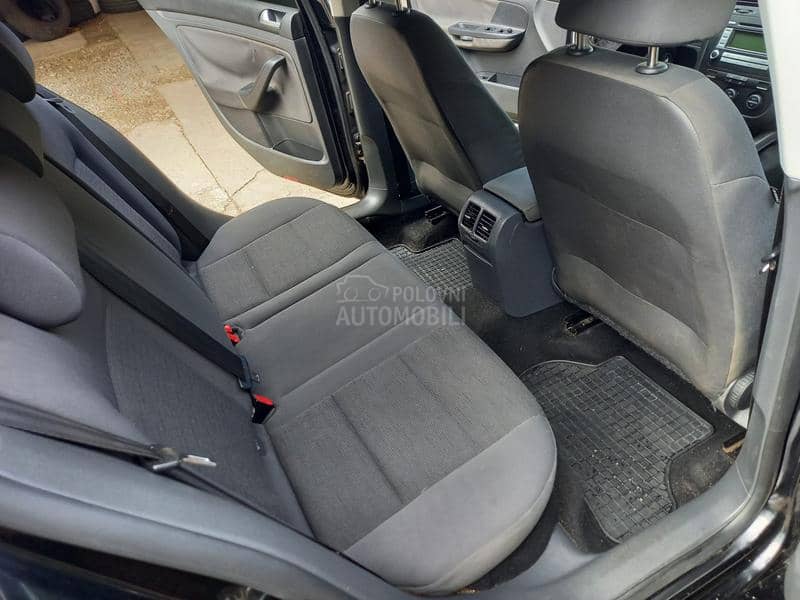 Volkswagen Golf 5 1.6. 8V