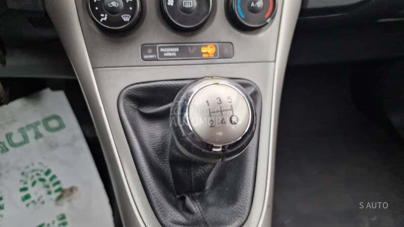 Toyota Auris KREDlTl BEZ UCESCA