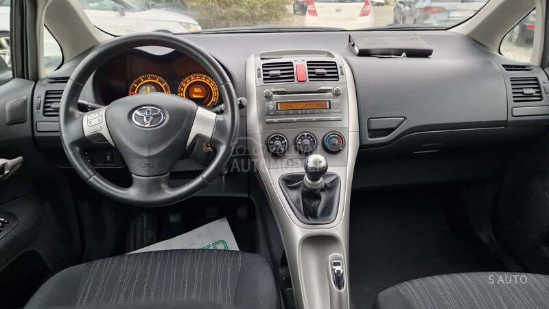 Toyota Auris KREDlTl BEZ UCESCA