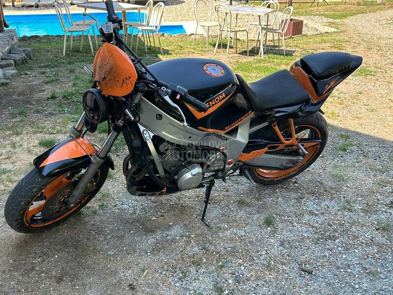 Yamaha FZR