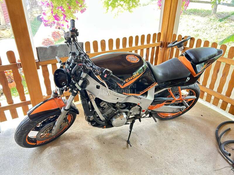 Yamaha FZR