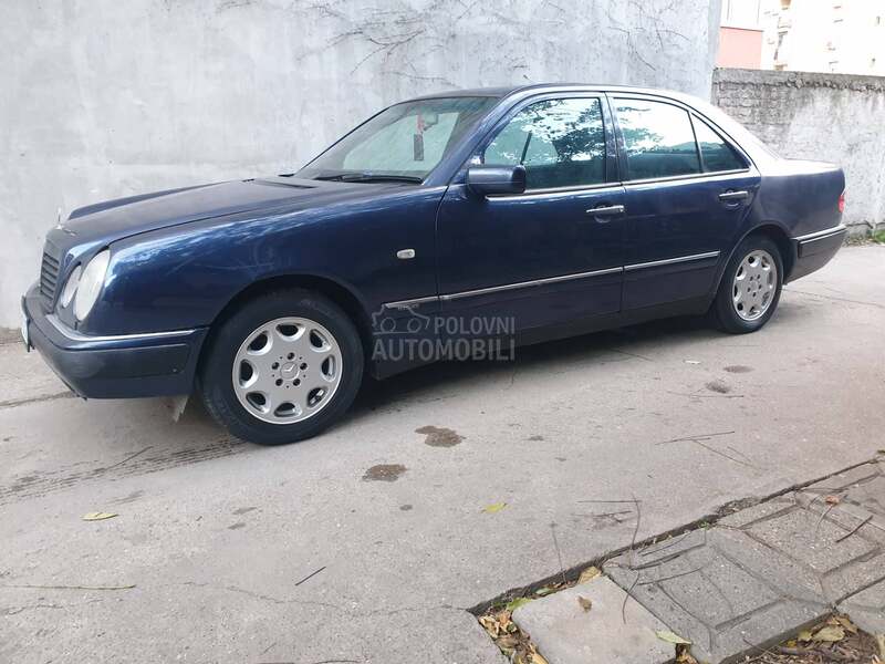 Mercedes Benz E 200 